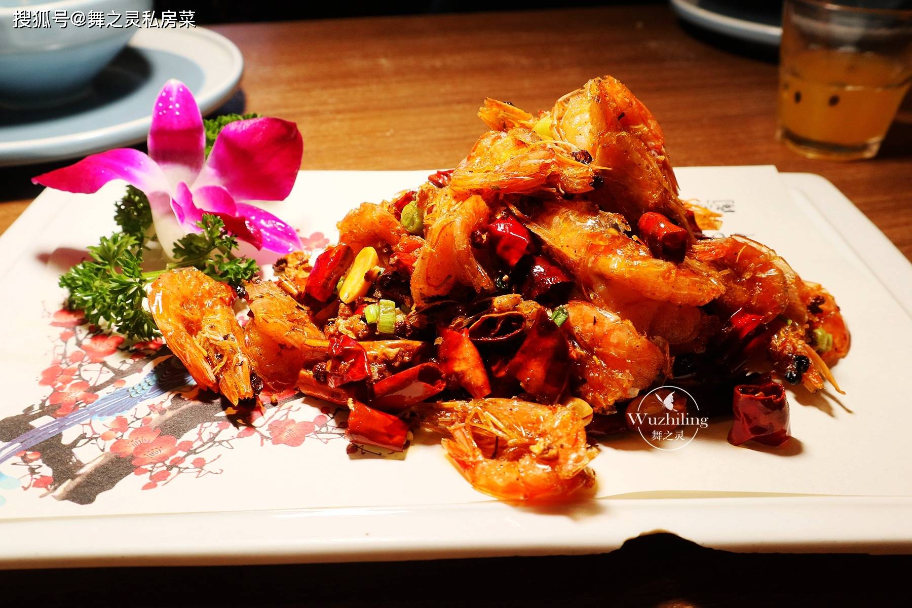 夜幕下的老炮小酒馆,遇见美食,是宵夜k歌好地方_手机搜狐网