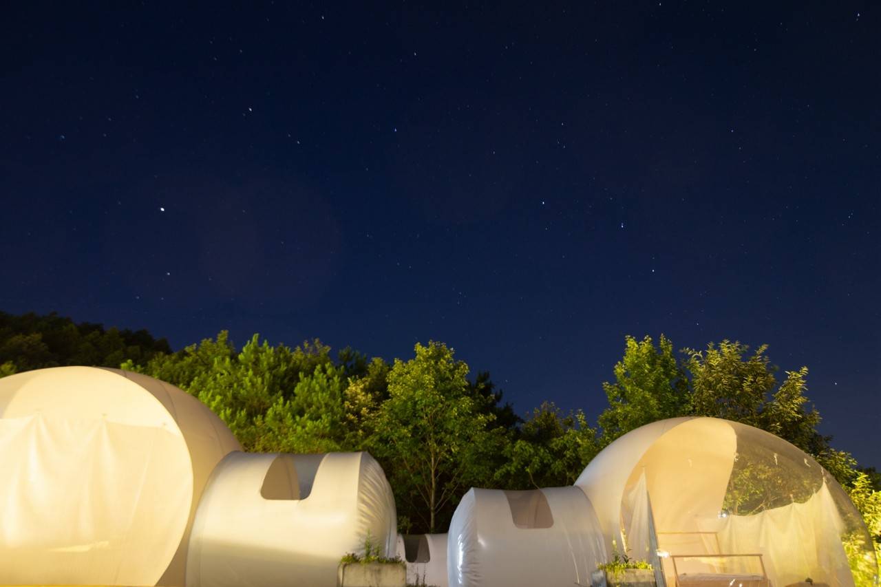 锦里沟星空泡泡屋落日余晖待你而归