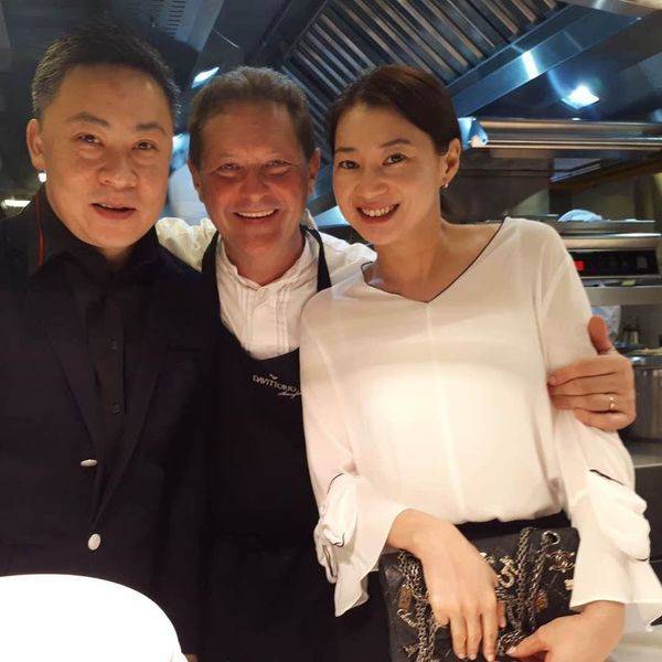 落选港姐陈伶俐半亿豪宅曝光坐拥千尺花园草地二婚嫁隐形富豪