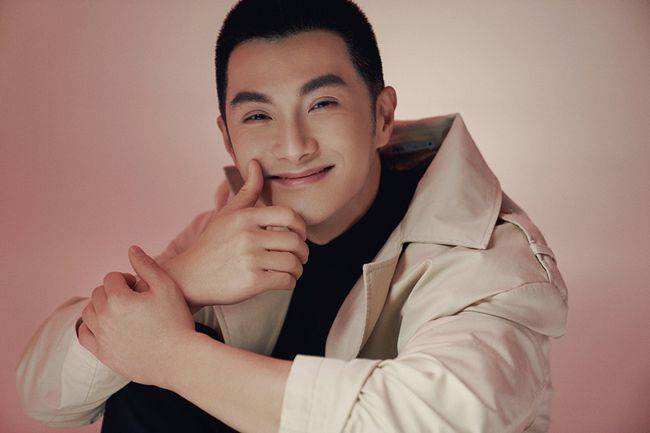 沈泰最新写真上演两极反转 阳光暖男冷酷王子一秒切换