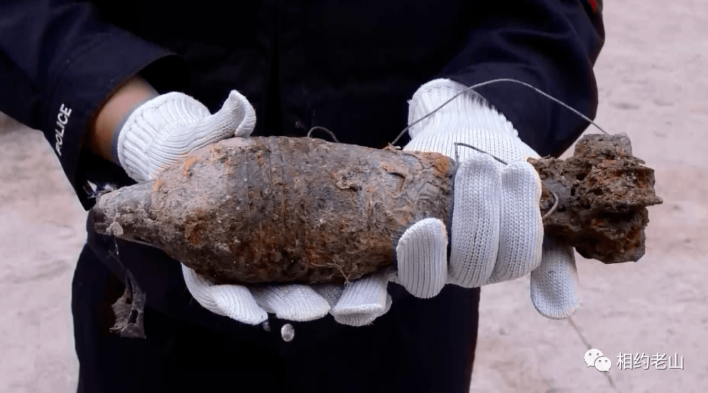 文山州一村民发现2枚炮弹