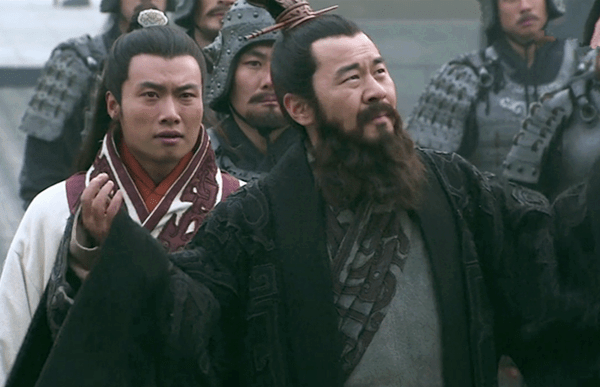 所以,曹嵩本身极有可能就是与曹腾同宗族的子弟,至少曹嵩是谁的儿子