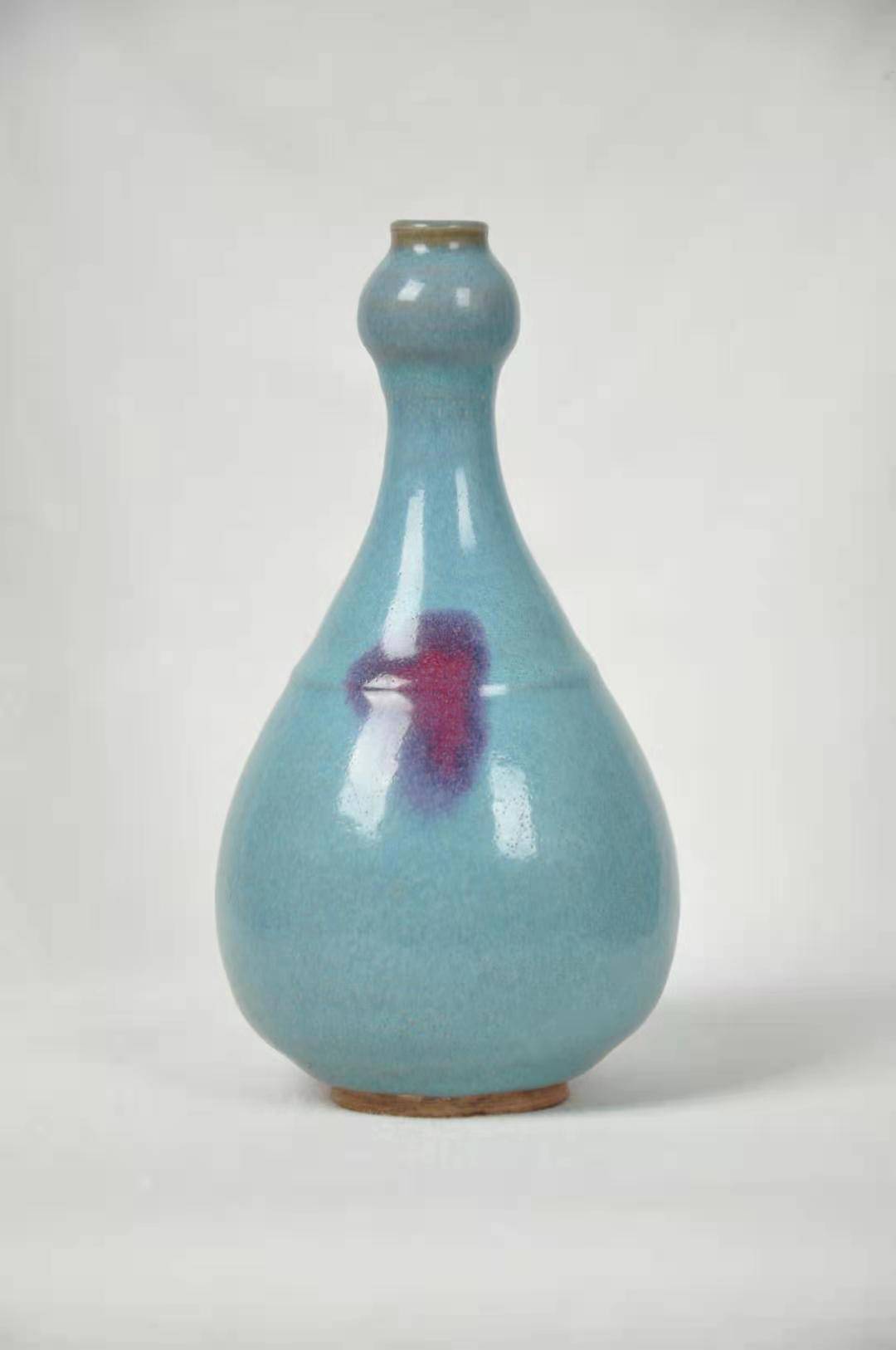 元代钧窑紫红斑蒜头瓶