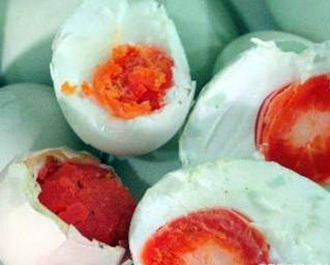 原创买咸鸭蛋时蛋黄不是越红越好有这2个特征的别买健康第一