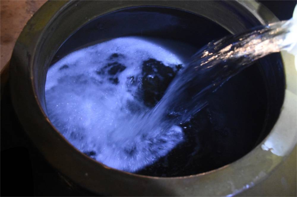 为大家普及下,为什么清澈的白酒会有浑浊的现象?_白色