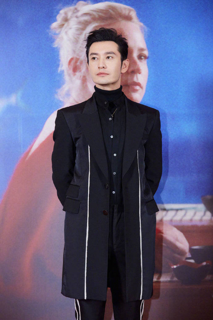 黄晓明活动穿搭