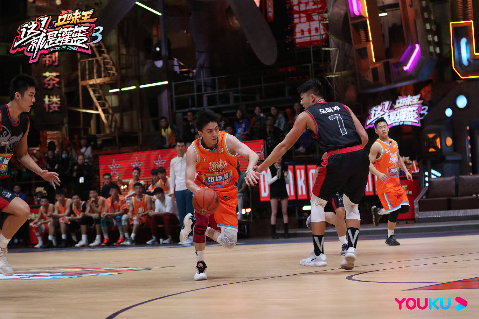 《这就是灌篮3》追梦队迎首场外战 朱芳雨语出惊人引球员集体质疑
