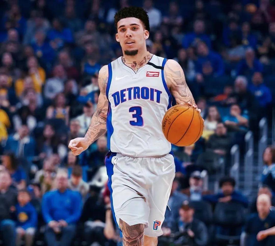 利安杰洛-鲍尔是球家老二,曾在2018年参加nba选秀,最终落选.