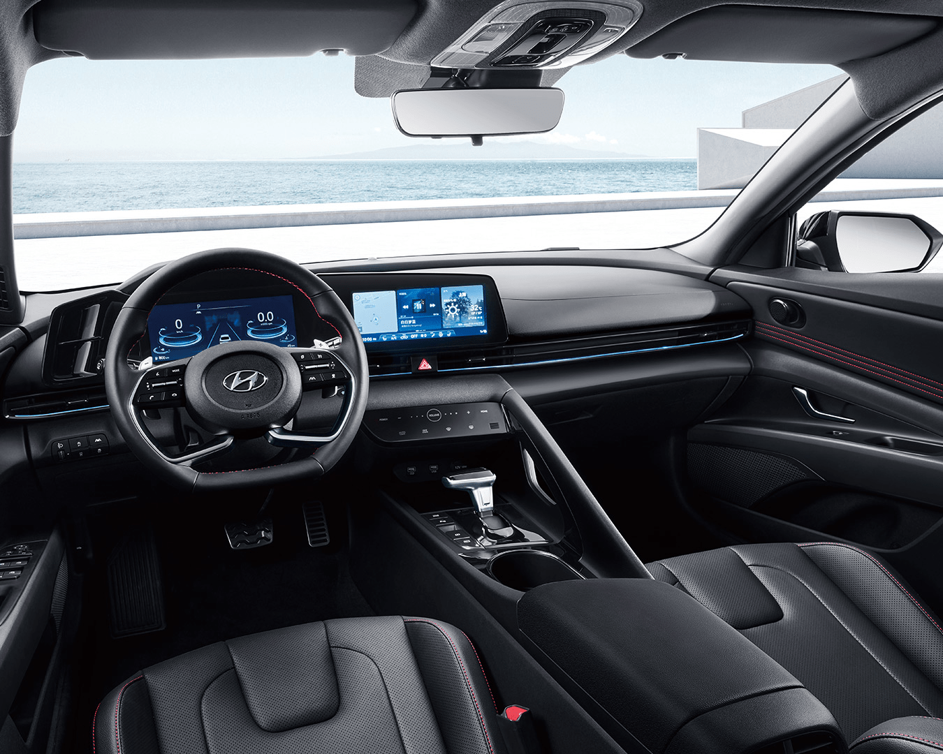 第七代伊兰特内饰同样跟上代车型领动有着翻天覆地的变化,双联屏设计