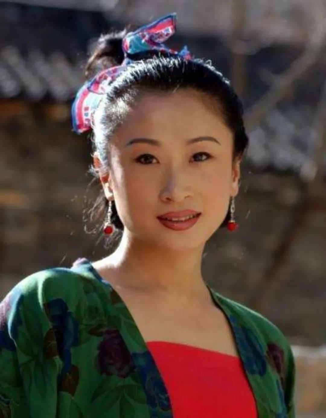 时尚盛典刘诗诗牵手倪妮,隔空亲吻太甜蜜!