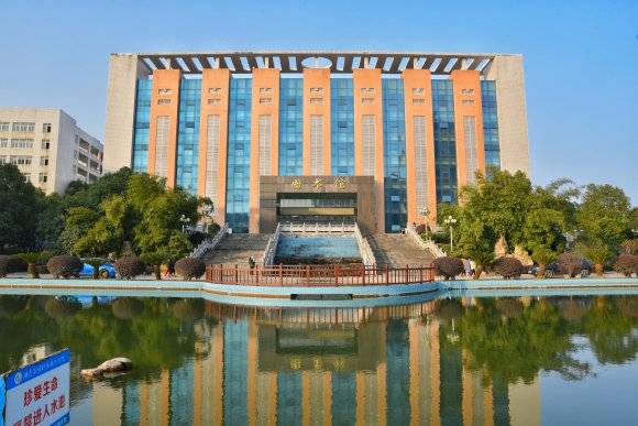 2021年湖南工程职业技术学院成人高考专业学费标准