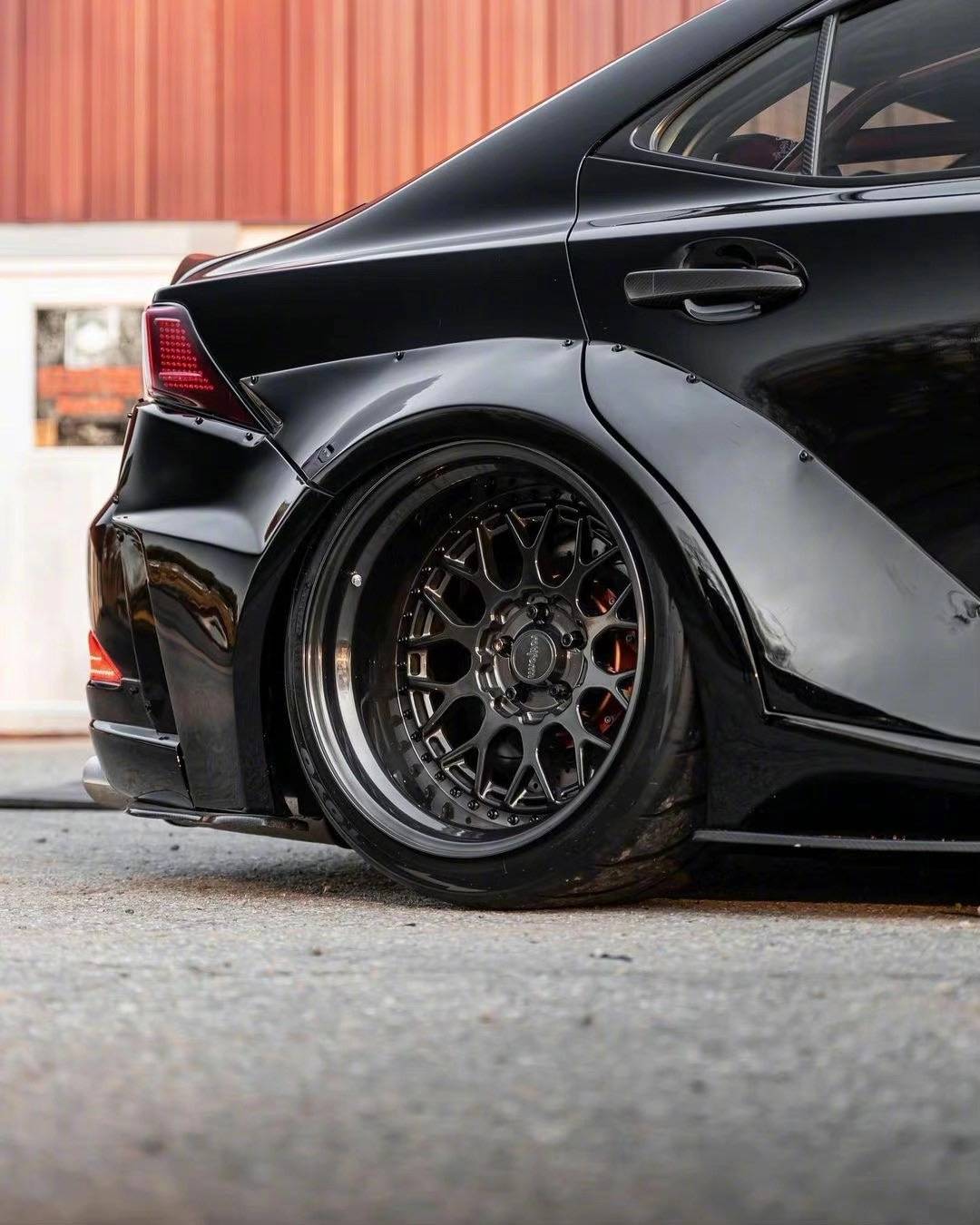 低趴姿态也能驾驭雷克萨斯改装v8大宽体