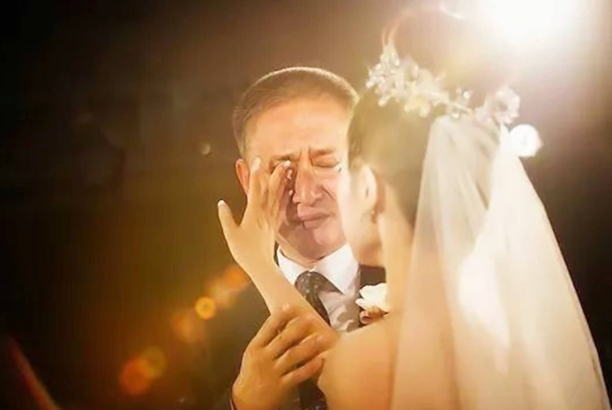 "嫁人后,有三件事别告诉我"父亲对女儿的婚前嘱托,不是他狠心