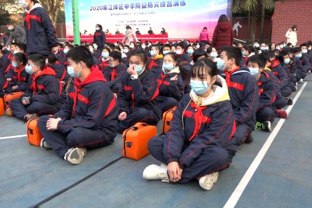原创防空防灾综合演练走进武汉解放中学别开生面的教育课