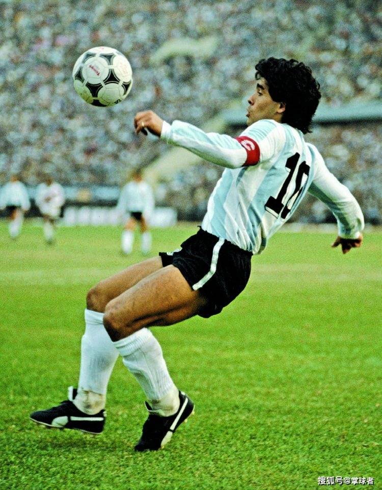 掌球明星马拉多纳想再送英格兰一次上帝之手这次换右手