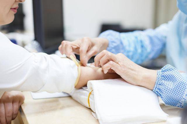 个征兆说明你怀孕了:早期发现有这8种症状，提示妈妈怀孕了"