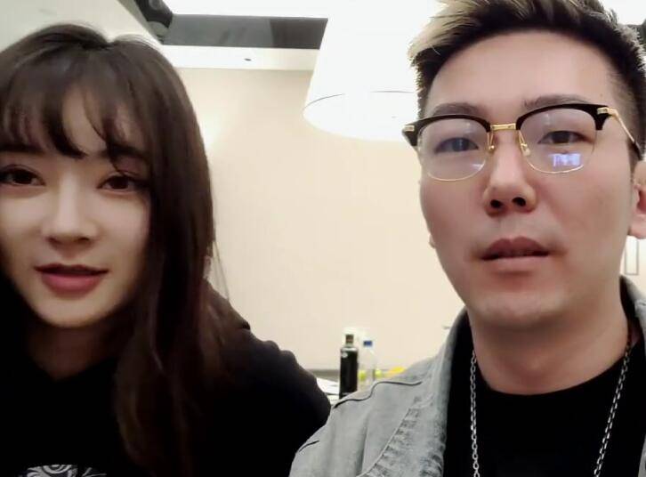 原创斗鱼女嘉宾直播中为户外一哥洗裤衩 超管发出警告反被男主播怒喷