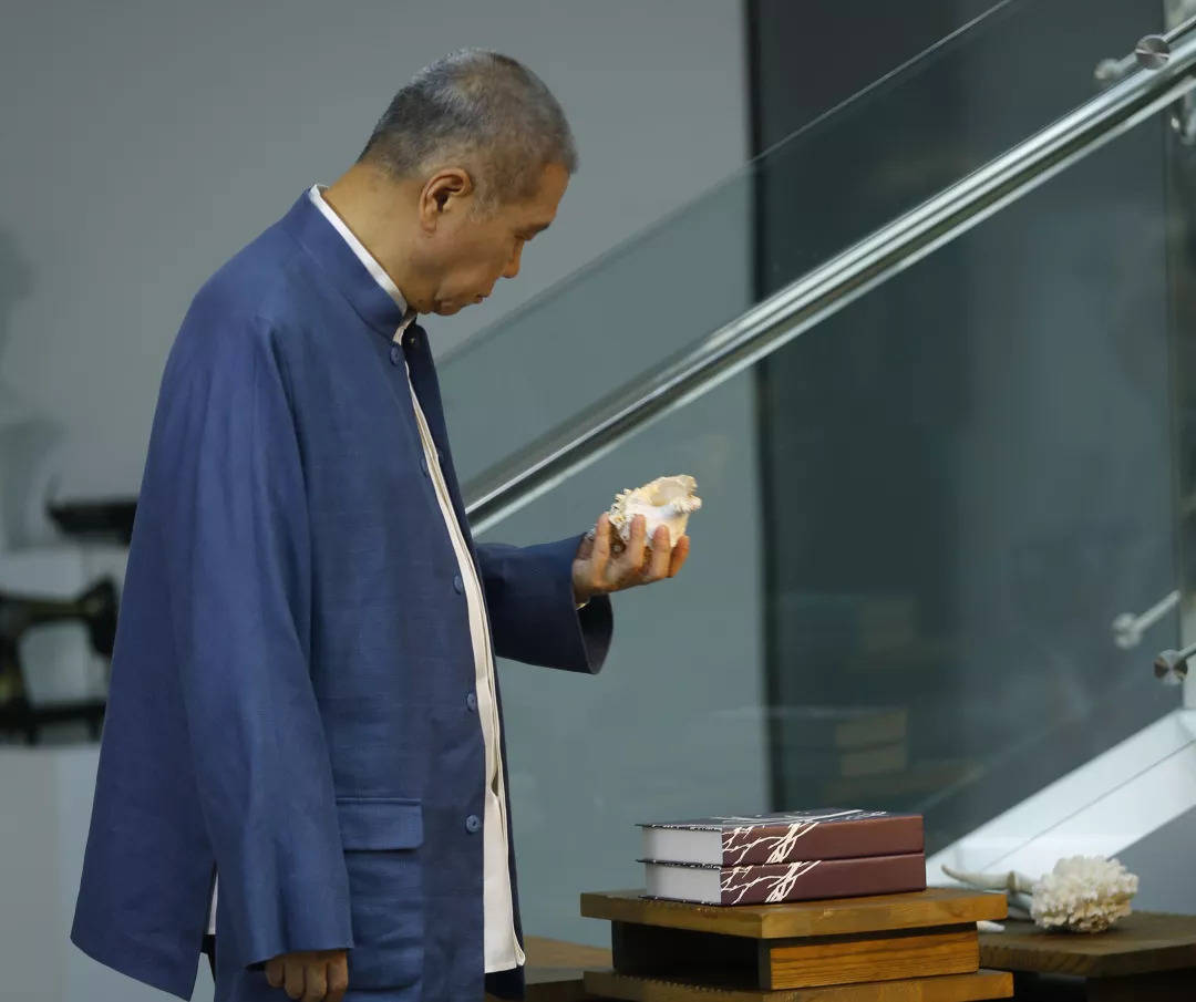 马未都闯荡古玩界多年他用失手摔碎的文物总结出了受用的经验