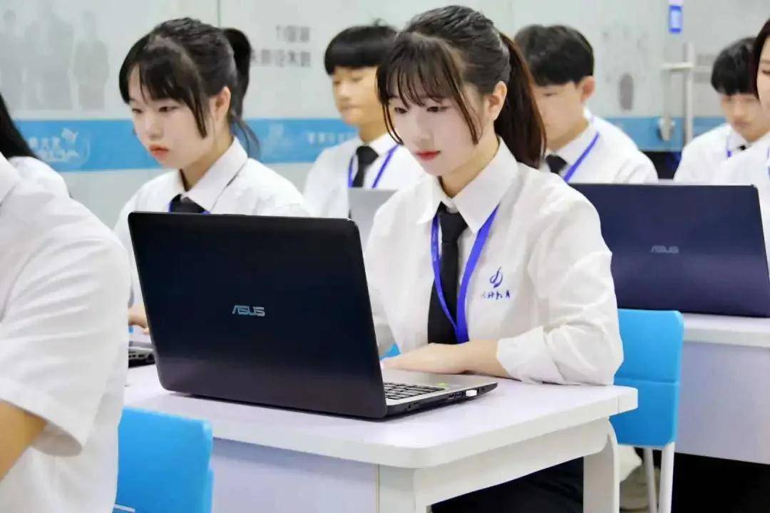 女生能不能学it?_行业