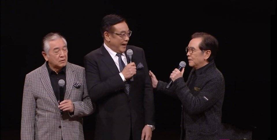 尔冬升三兄弟罕见同框秦沛姜大卫刚柔相济郭敬明微笑相对