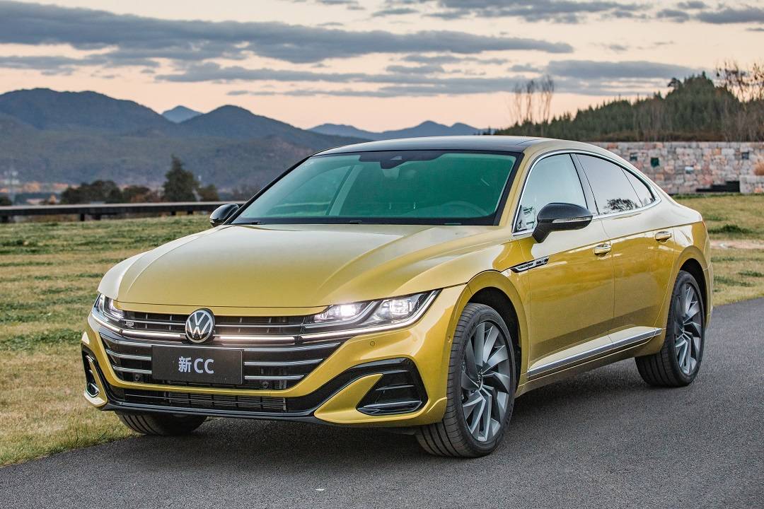 最美大众车中期改款上市新cc起售价2499万元猎装车起售价2569万元