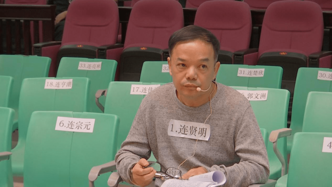 连贤明于1991年11月在大布上居委任办事员,1994年