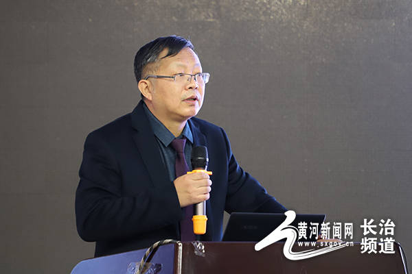 医院乳腺外科主任,山西省肿瘤医院乳腺肿瘤首席专家田富国讲话图为