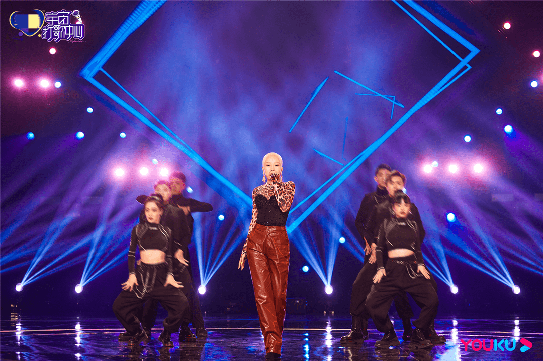 宇宙打歌中心女歌手专场舞台飒气十足展现女子力
