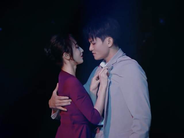 《舞蹈》陈镇威朱瑾慧干柴烈火搞事,张艺兴嘟嘴学亲