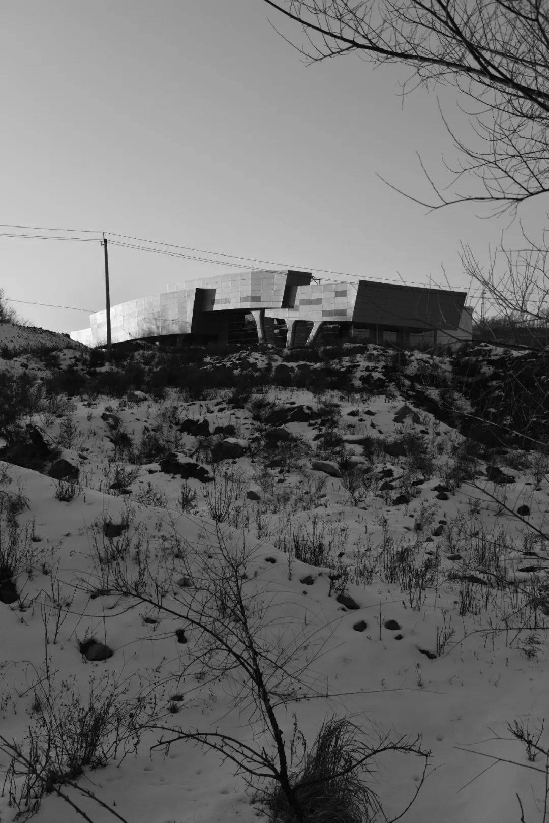 荒芜世界与冷酷梦境镜头下的煤矿废墟新建筑