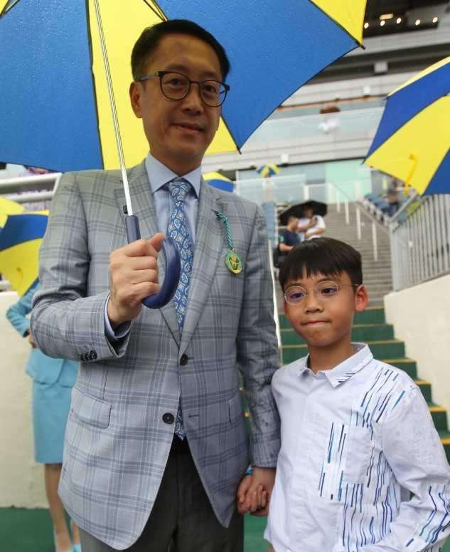 中国最小的包租公,才9岁就年收租几十亿,在香港有上百套豪宅_许世勋