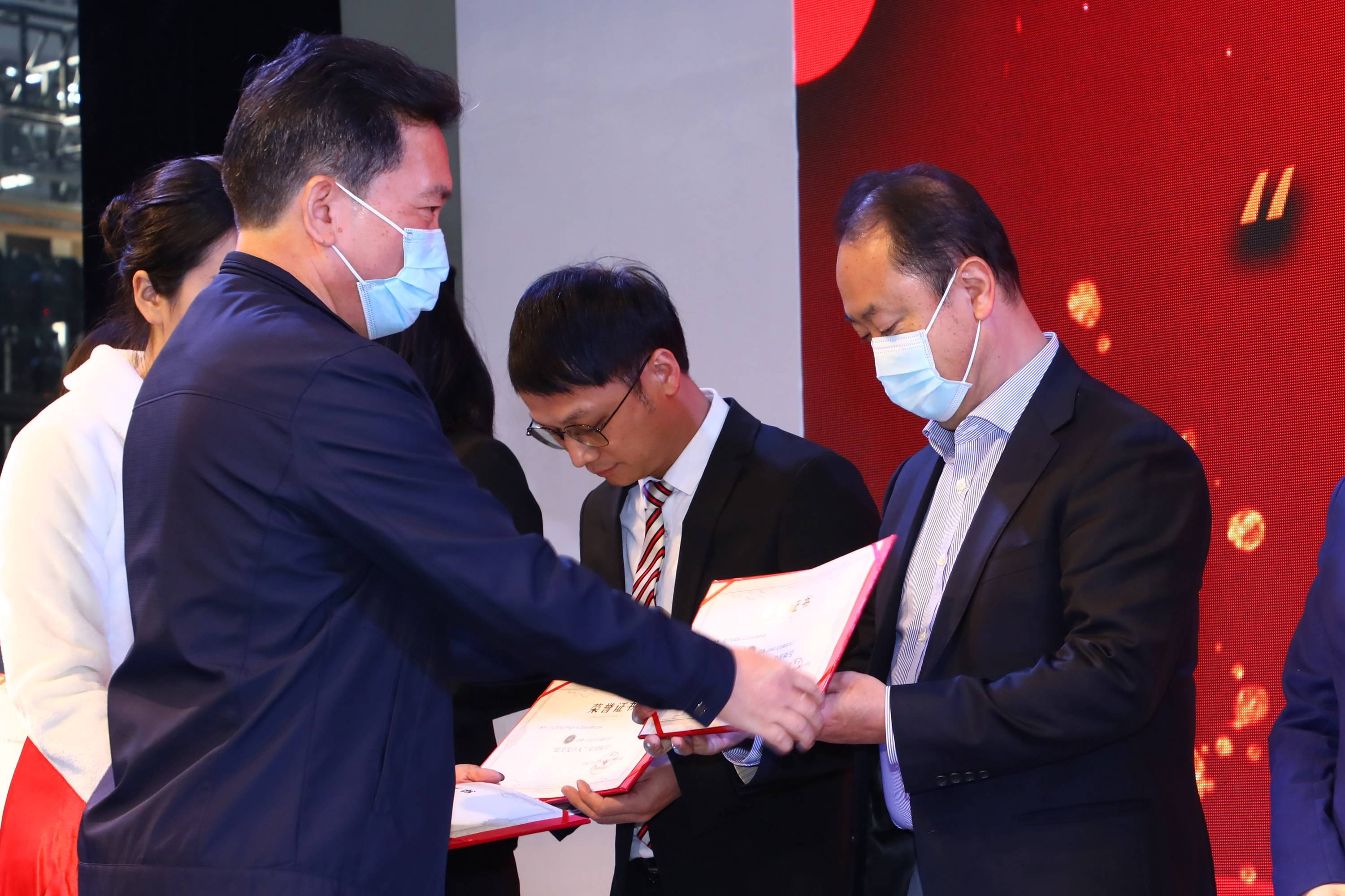 经典1049《大咖说车》 "最美发声人"颁奖仪式在南宁国际会展中心隆重