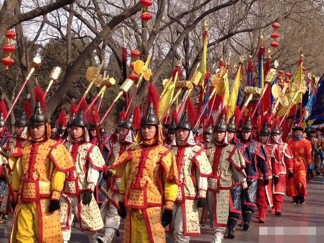 在清朝灭亡前几年,禁卫军中士兵虽然都来在八旗子弟,但禁卫军中的很多