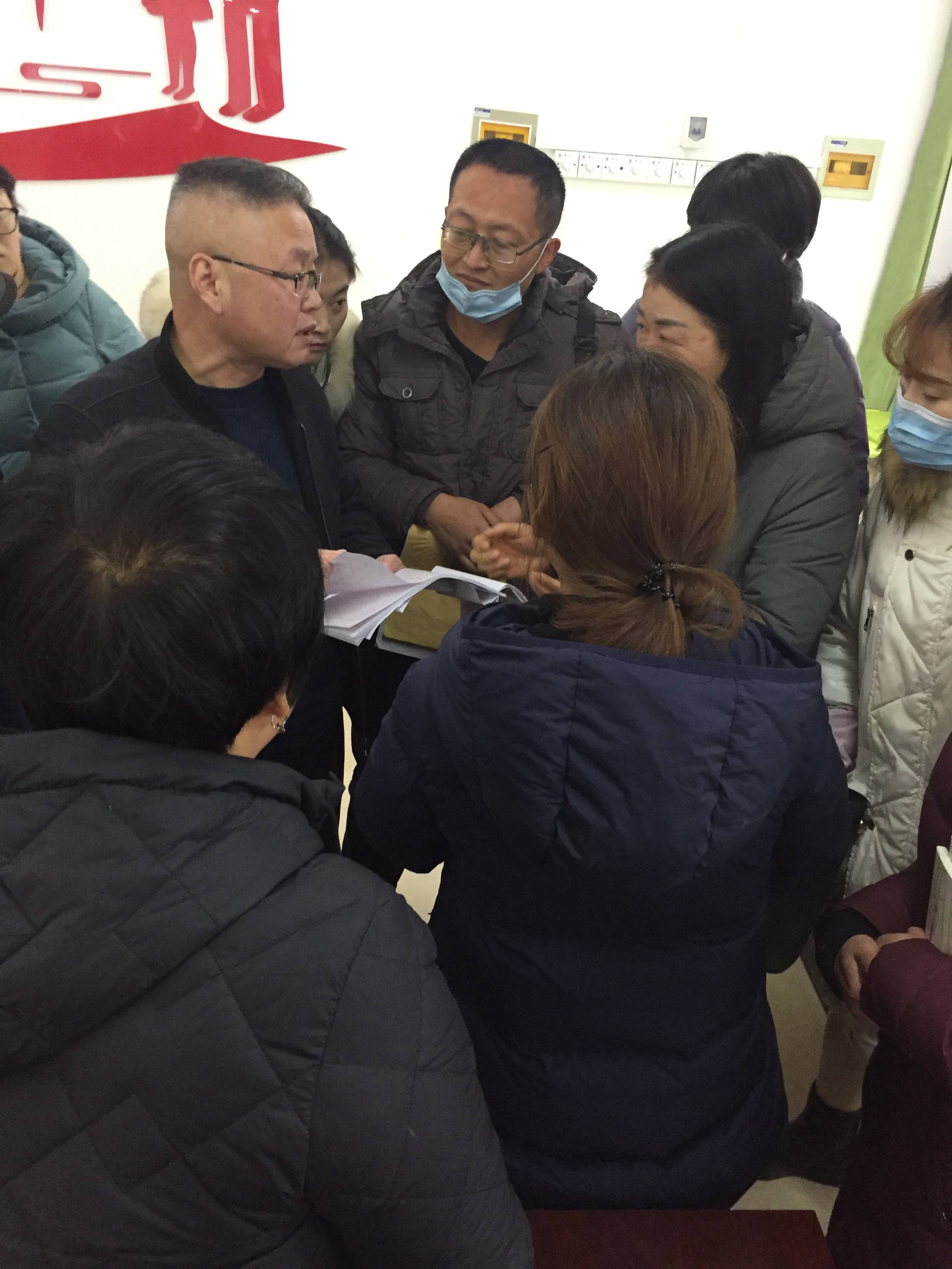 县关工委领导陈炳戌教体局教研员席冬琴参加了活动