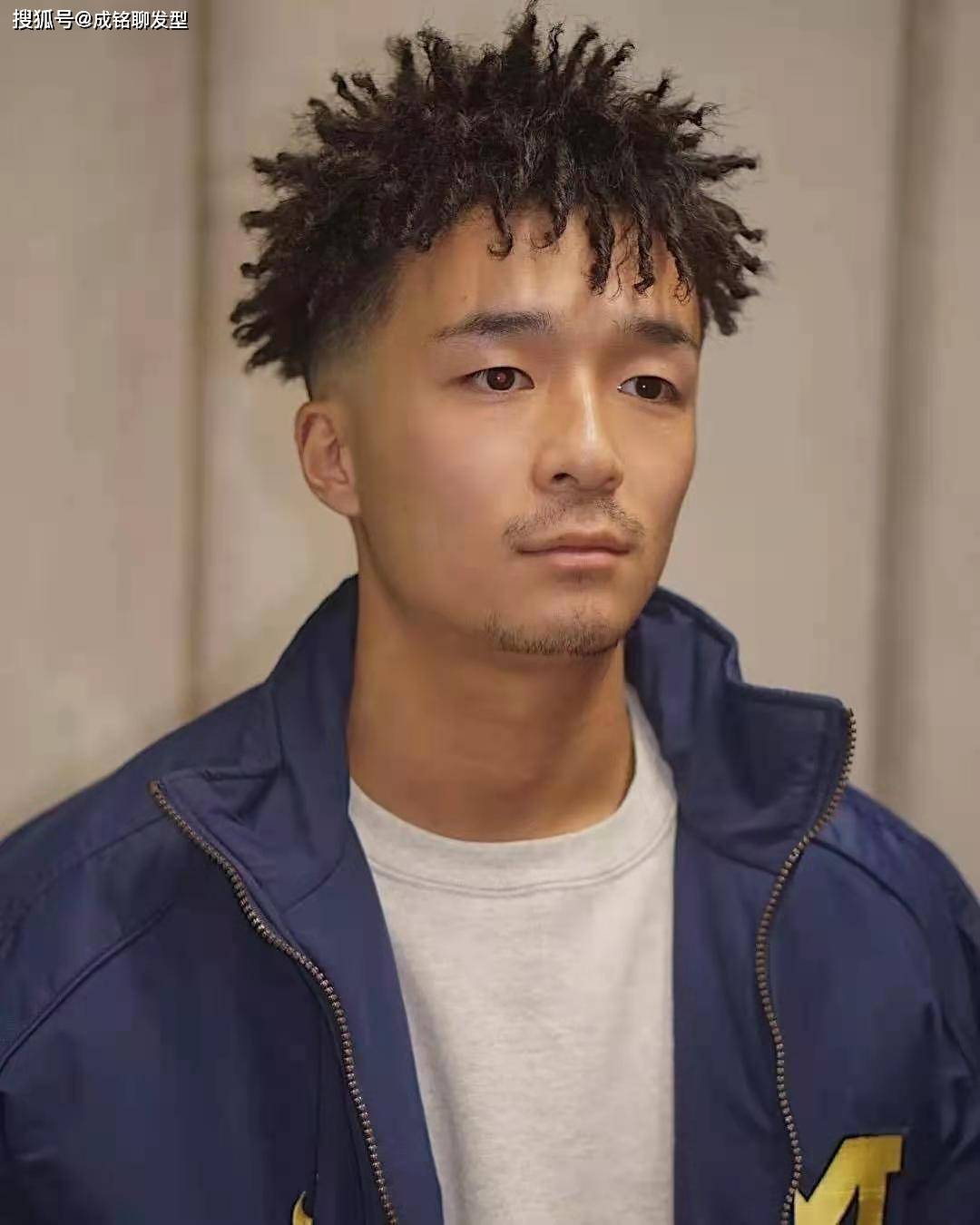 2020流行男士发型黑人烫钢丝球超火渣男锡纸烫热度不减