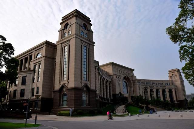 一,学院介绍复旦大学药学院创建于1936年,创立初期称为国立上海医学院