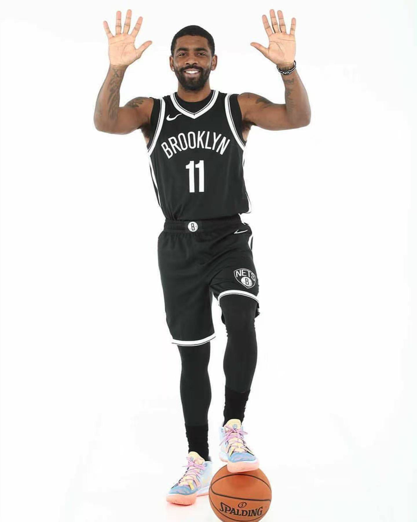 欧文和篮网被nba罚款25000美元!媒体各界对欧文的评论众说纷纭!