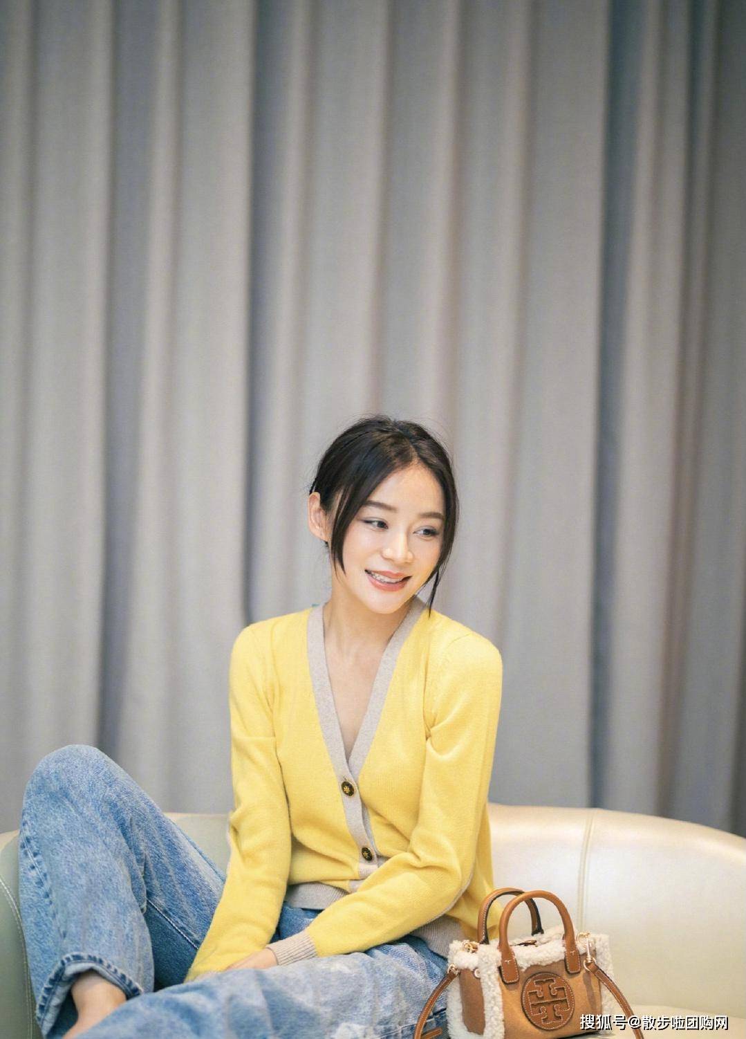 袁姗姗气质再升级一袭雾霾蓝纱裙亮相活动气质优雅迷人