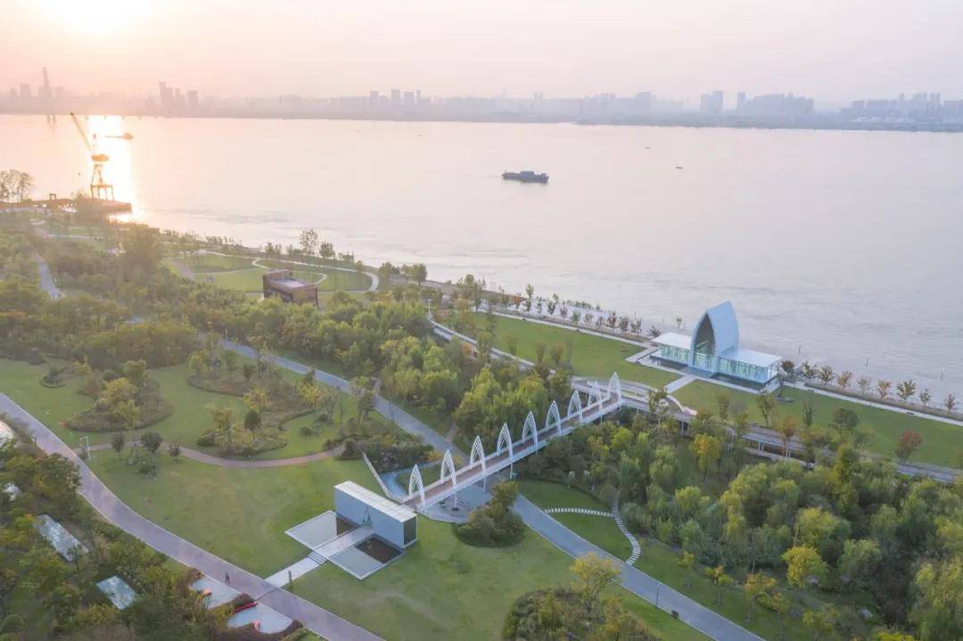 建筑与景观一体化设计 武汉青山婚礼堂_江滩