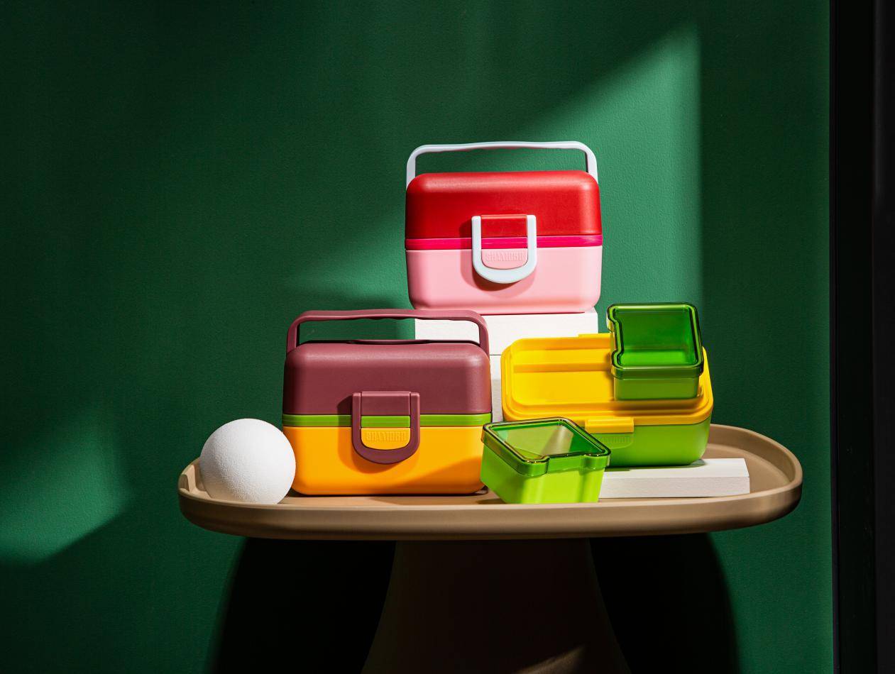 史料记载:"三国时期,越窑青瓷方格盒就已流传在世",饭盒最早被称为椟