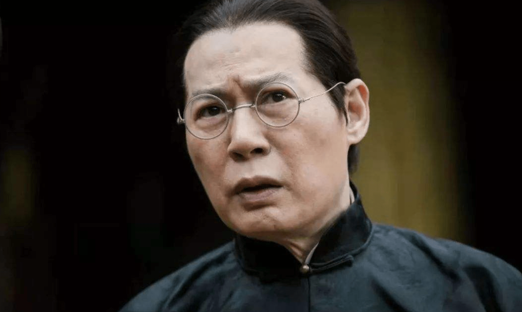 原创70岁的徐少强白发满头还在四处接戏坦言10岁幼子还需养活