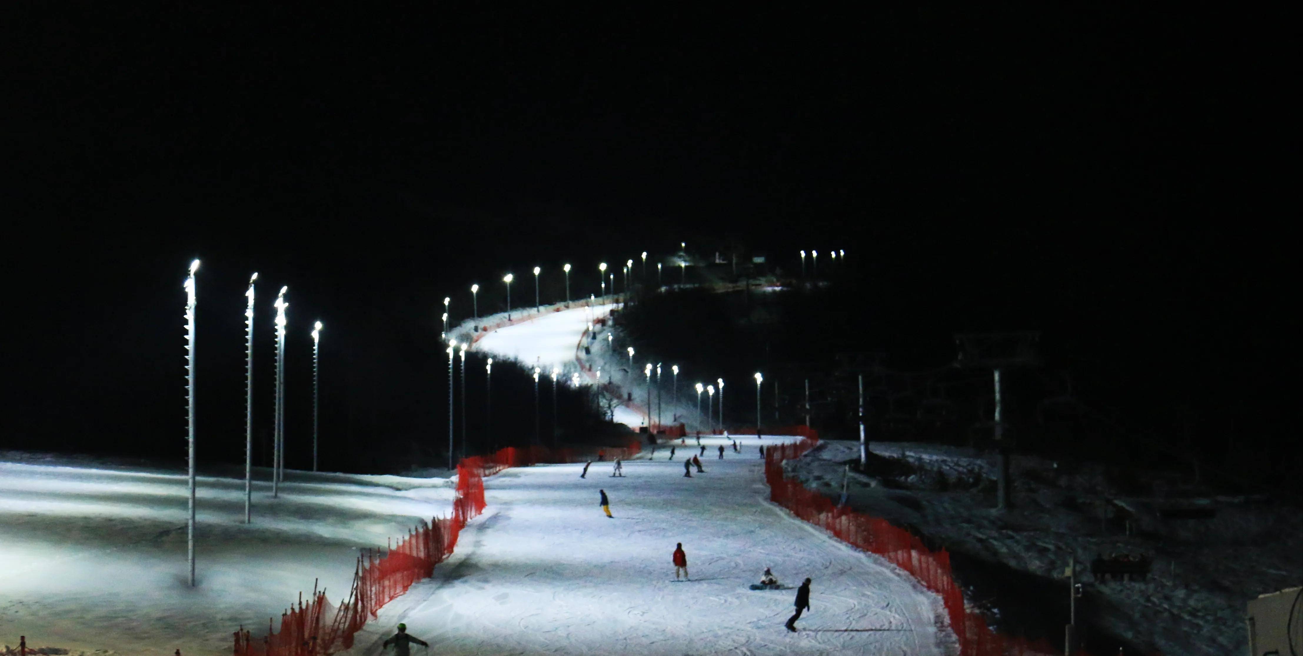 宝鸡鳌山滑雪场夜场盛大开板