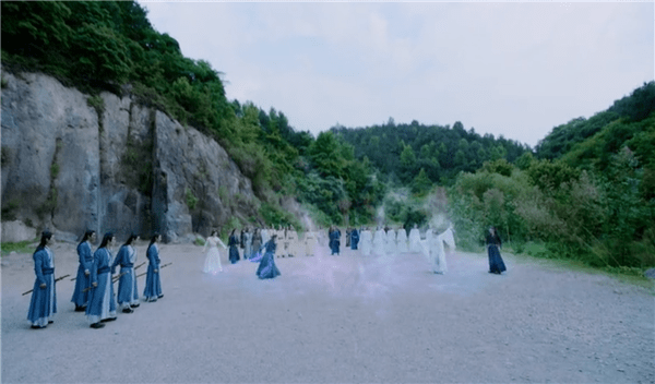 陈情令:在大梵山上,蓝忘机为何没有替魏无羡挡住第二道紫电?