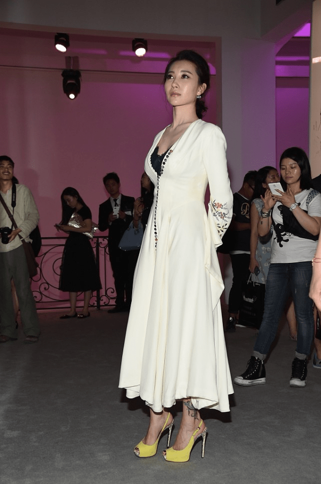 兴寿的视觉效果,这样的服装形象,穿在身上才会更加的凸显出来女人的