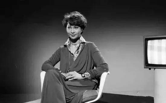 她是张国荣,古天乐唯一的女神,失学失聪却救了无数孩子_萧芳芳