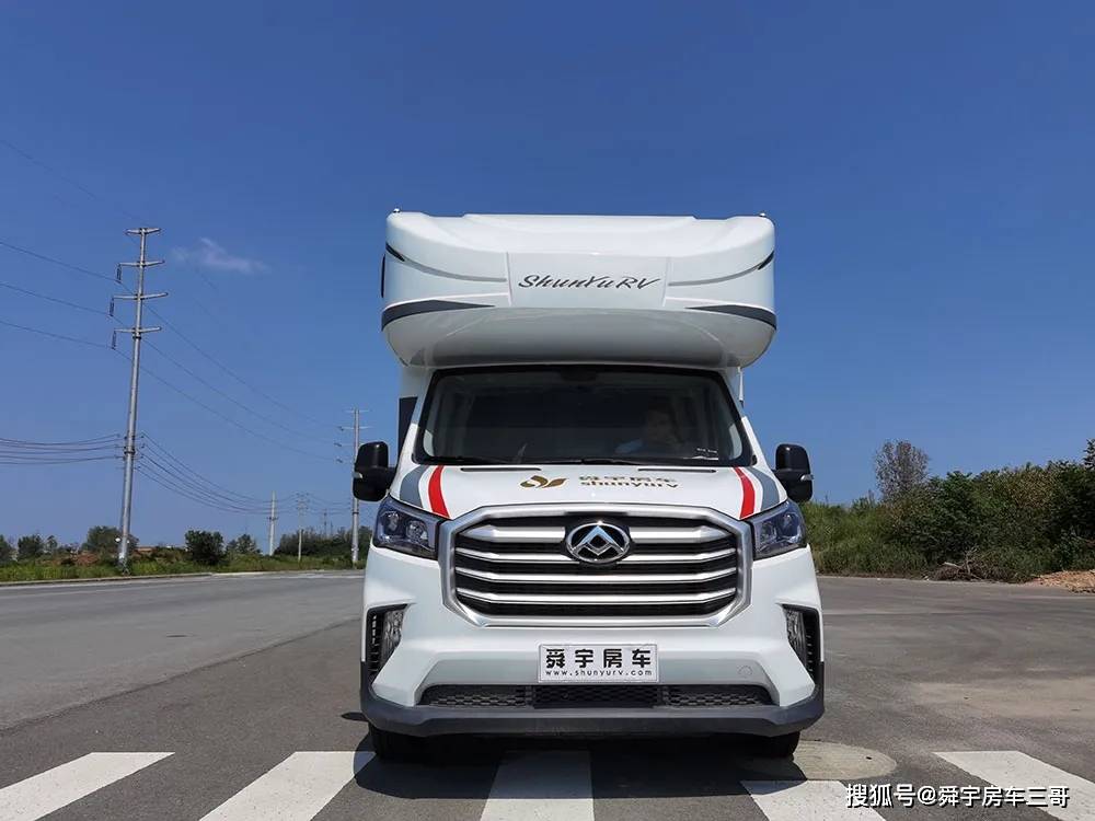 舜宇大通房车家族亮相西安房车购车节,竖床字母床,精致内饰质感