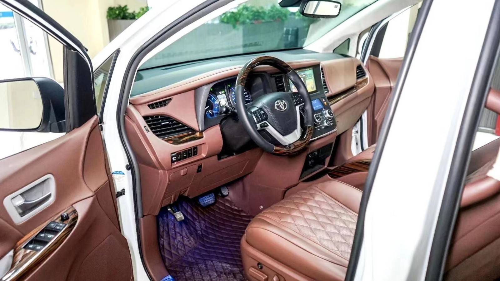 2020款丰田塞纳巅峰豪华贵宾舱功能详解析