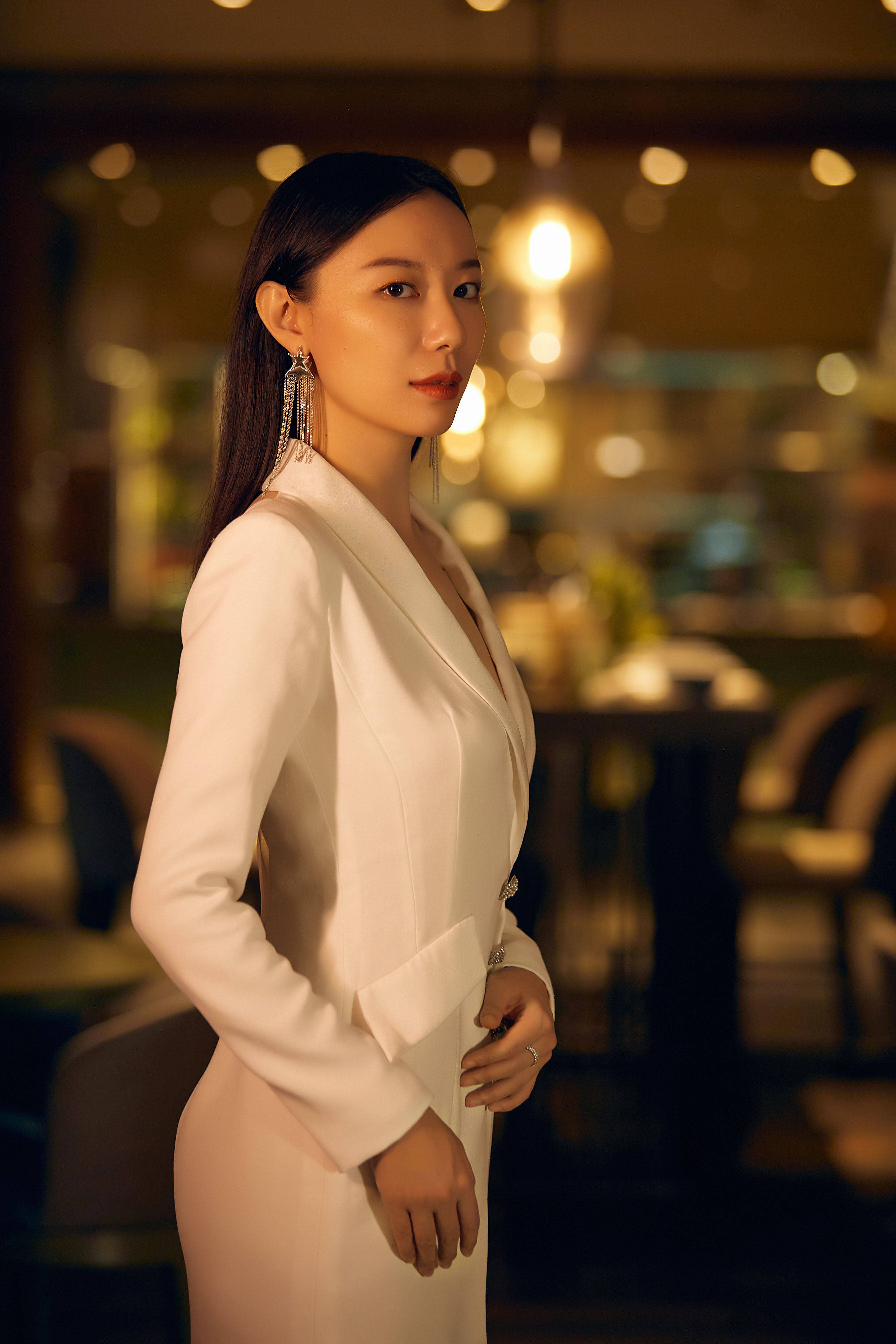 海南岛国际电影节闭幕红毯02英泽白色礼服气场全开