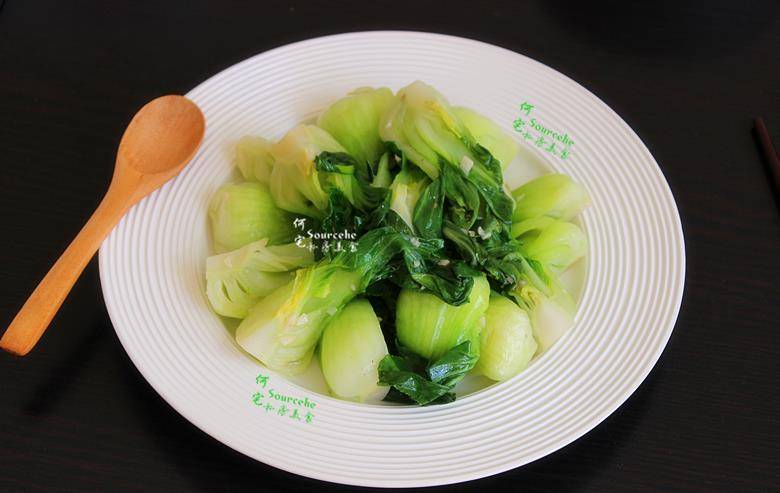 今天的粤式早餐有:香煎广式萝卜糕,清蒸潮汕牛肉丸,广式白灼上海青,老