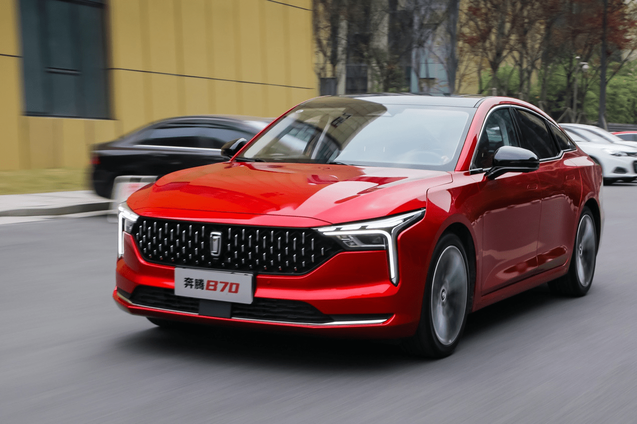 全新第三代奔腾b70对合资车的降维打击给多了但是还不够多